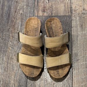 Vionic Pepper Ruched Adjustable Tan Straps sz7